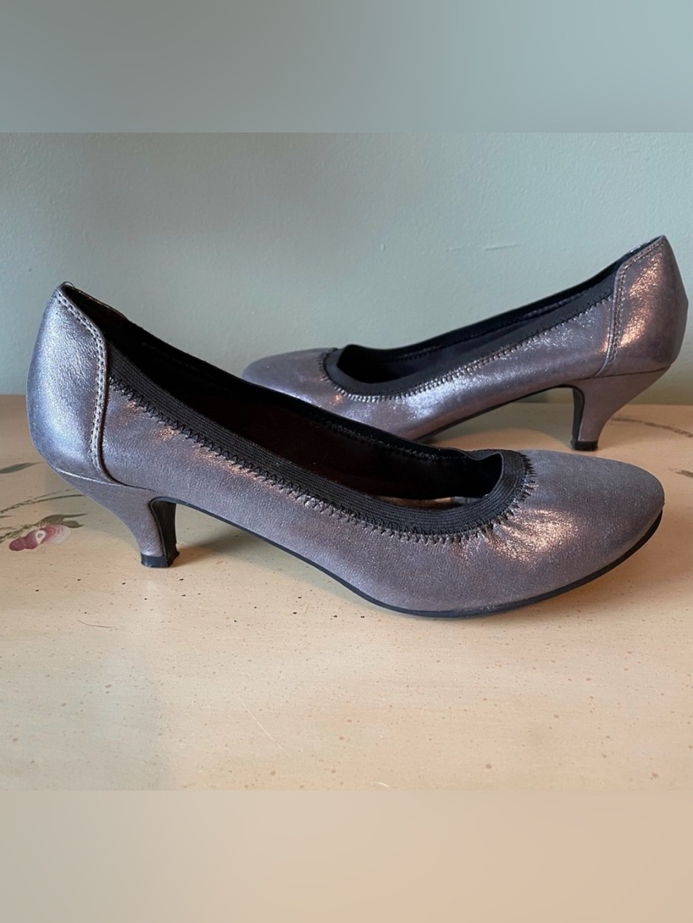 CL by Laundry Silver Metallic & Black Pumps Shoes